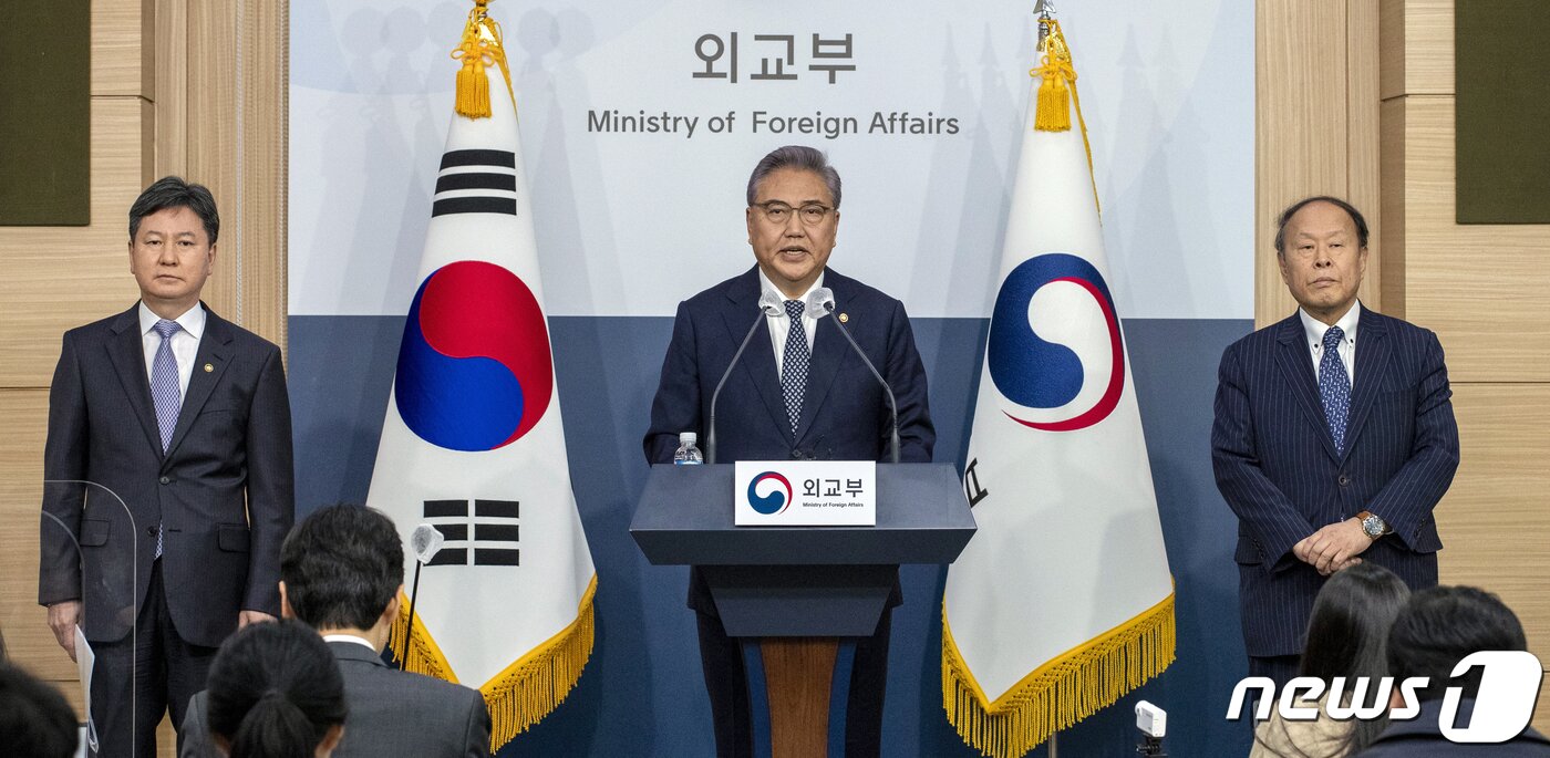 본문 이미지 - 박진 외교부 장관이 6일 오전 서울 종로구 외교부에서 일제 강제징용 피해배상 해법 정부입장 발표를 하고 있다. &#40;공동취재&#41; 2023.03.06/뉴스1 ⓒ News1 김명섭 기자