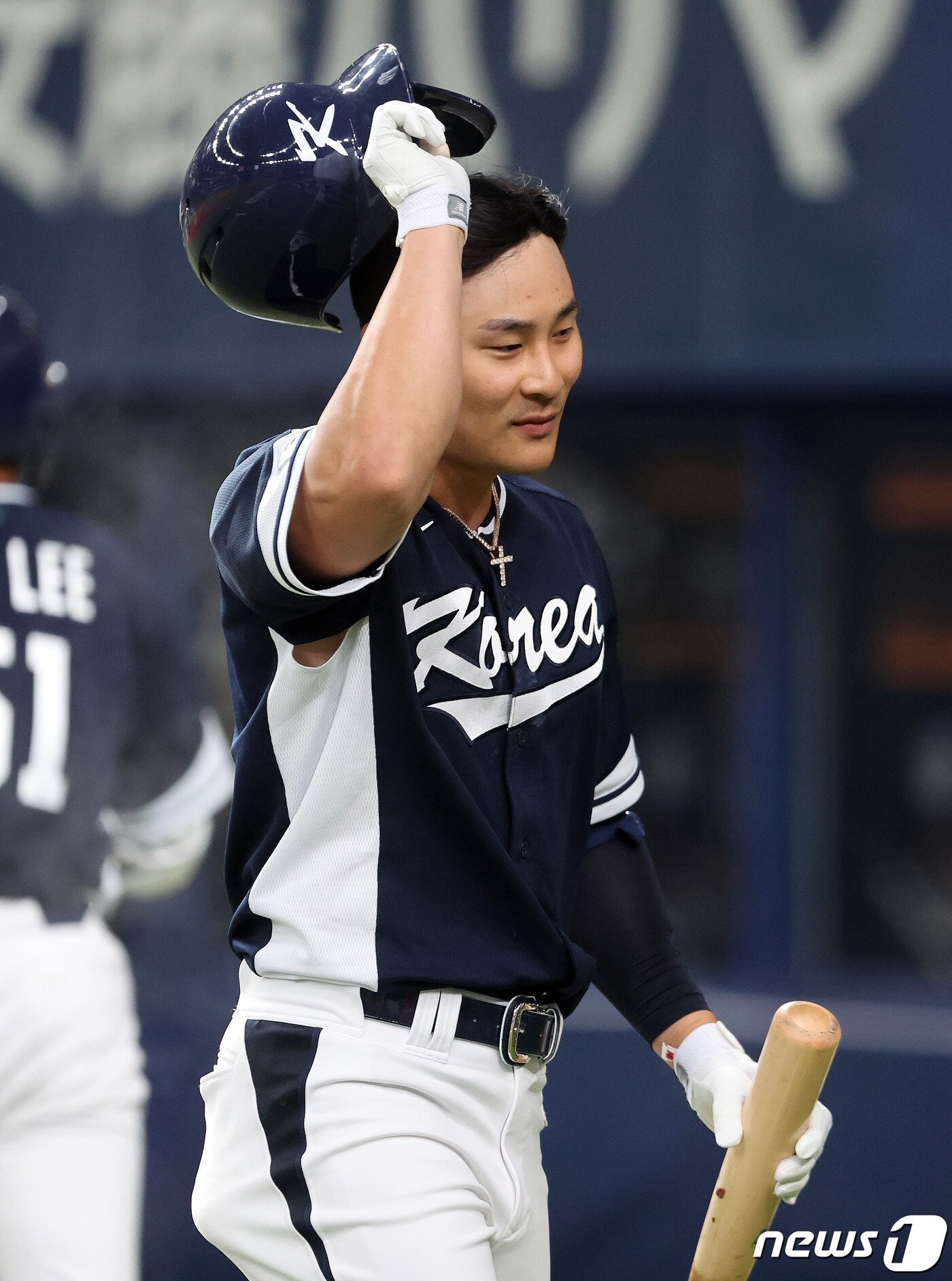본문 이미지 - 6일 오후 일본 오사카 교세라 돔에서 열린 대한민국 WBC 대표팀과 일본 프로야구 오릭스 버팔로스와의 경기, 대표팀 김하성이 3회초 1사 헛스윙 삼진 판정을 받자 아쉬워하고 있다. 2023.3.6/뉴스1 ⓒ News1 김진환 기자