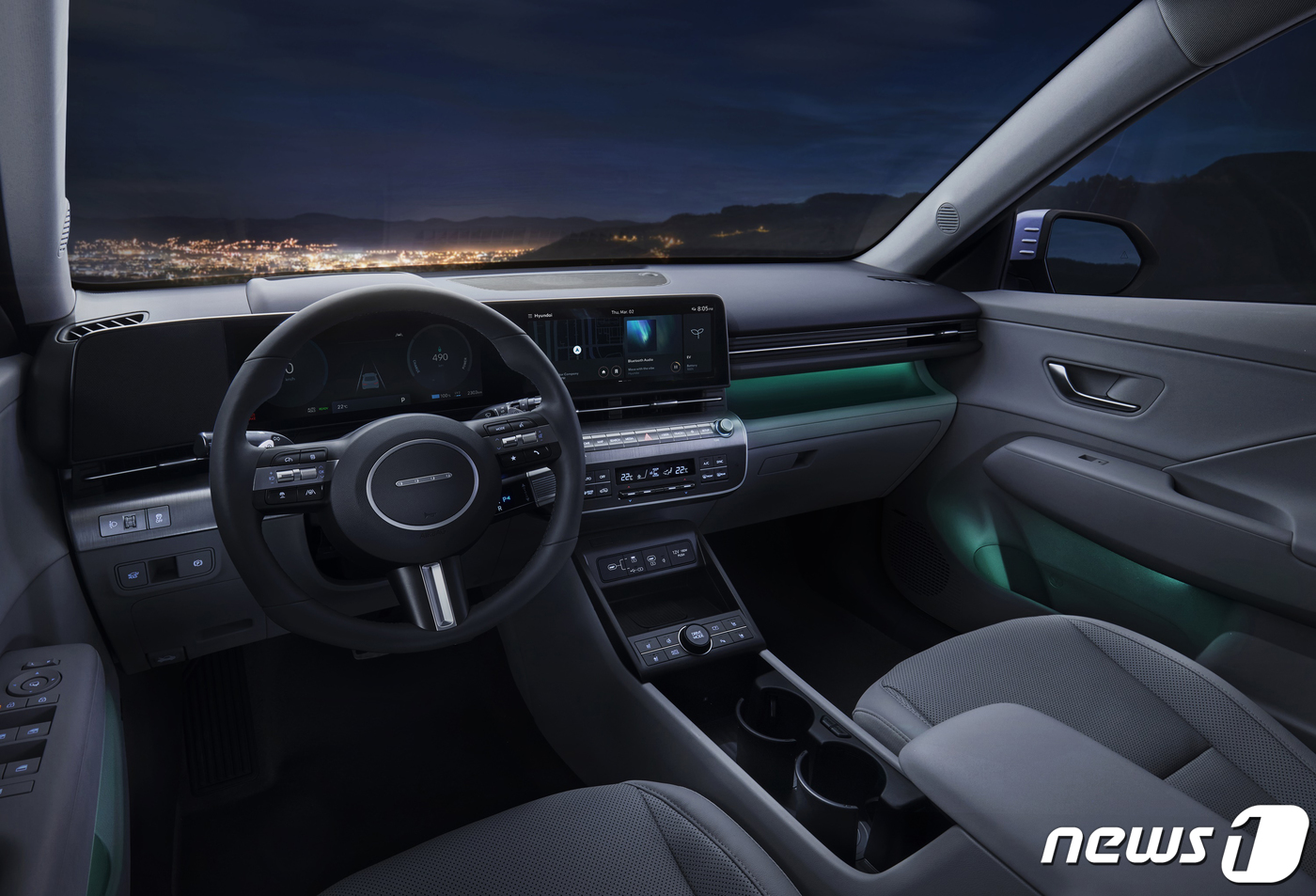 (서울=뉴스1) = 동급 최고 수준인 410km 이상의 1회 충전 주행가능거리와 첨단 안전·편의사양으로 무장한 ‘디 올 뉴 코나 일렉트릭(The All New Kona Electr …