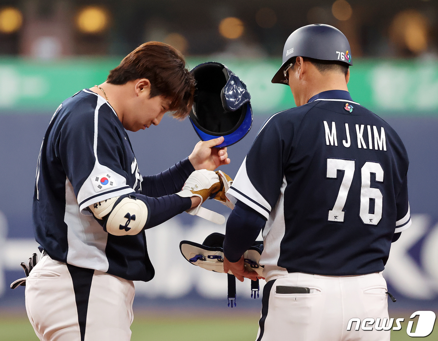 (오사카(일본)=뉴스1) 김진환 기자 = 7일 오후 일본 오사카 교세라 돔에서 열린 대한민국 WBC 대표팀과 일본 프로야구 한신 타이거스와의 경기, 대표님 나성범이 2회초 2사 1 …