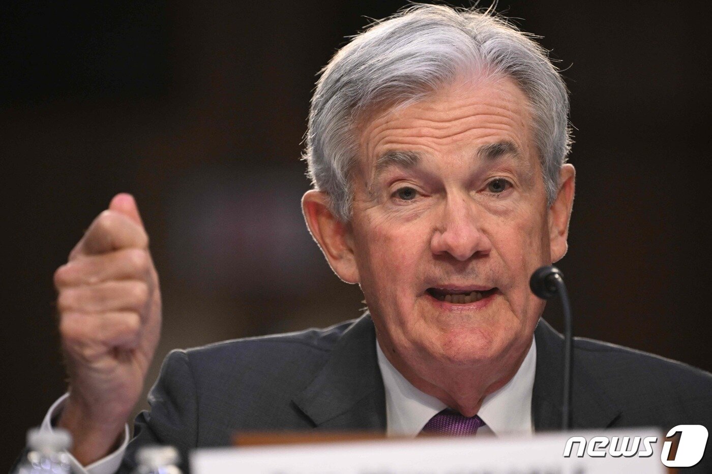 본문 이미지 - 제롬 파월 연방준비제도 (연준)의장이 7일(현지시간) 워싱턴 의사당 상원에서 열린 상원 은행위원회 청문회에 출석해 "최근 경제 지표들은 예상보다 더 강했다. 이는 최종 금리 수준이 더 올라갈 가능성이 크다는 점을 시사한다＂고 밝히고 있다. ⓒ AFP=뉴스1 ⓒ News1 우동명 기자