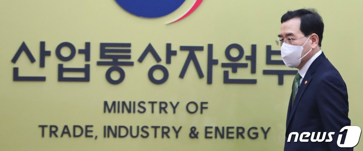 본문 이미지 - 이창양 산업통상자원부 장관이 세종시 정부세종청사에서 열린 2023년 상무관 회의에 참석하고 있다. 2023.3.8/뉴스1 ⓒ News1 김기남 기자