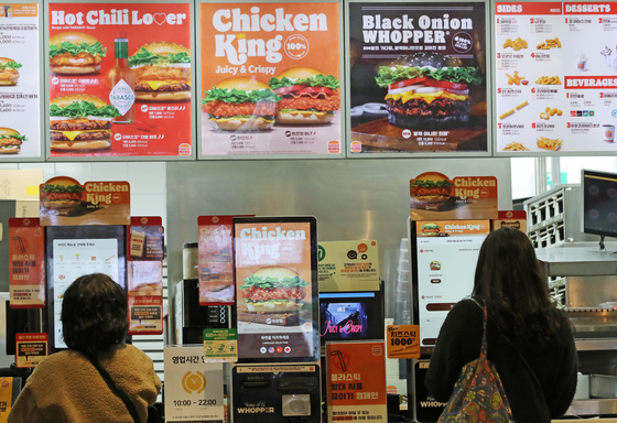 '런치플레이션'에 가성비 버거·빵 인기…실적도 덩달아 증가세