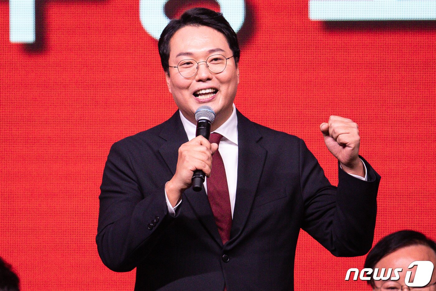 본문 이미지 - 천하람 국민의힘 당대표 후보가 8일 경기 고양시 킨텍스에서 열린 국민의힘 제3차 전당대회에서 소감을 밝히고 있다. 2023.3.8/뉴스1 ⓒ News1 유승관 기자