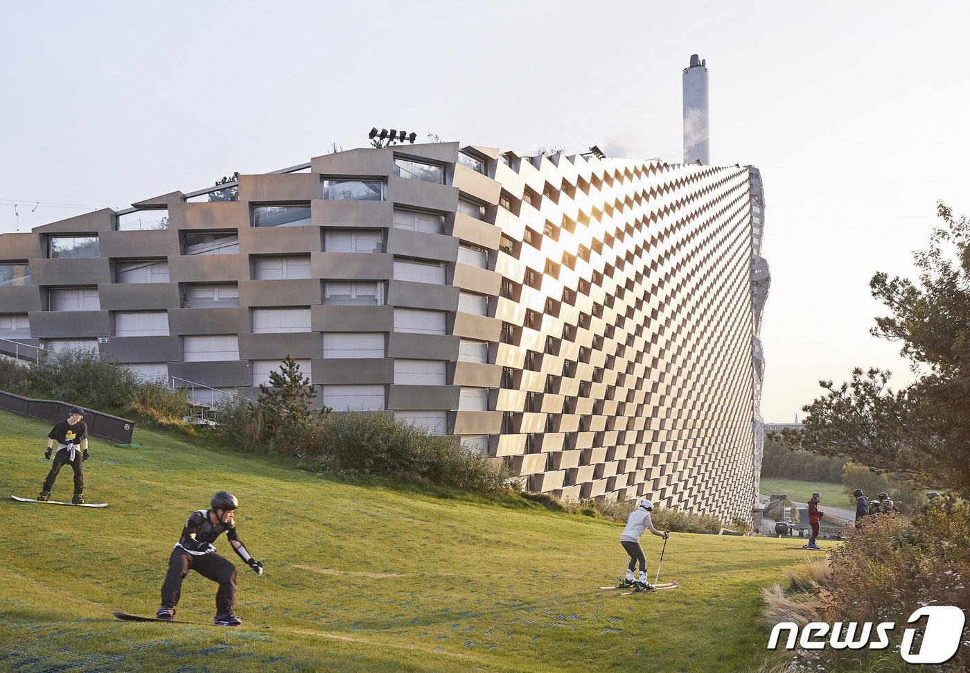본문 이미지 - 덴마크 코펜하겐의 자원회수시설 아마게르바케 전경. (서울시 제공) 