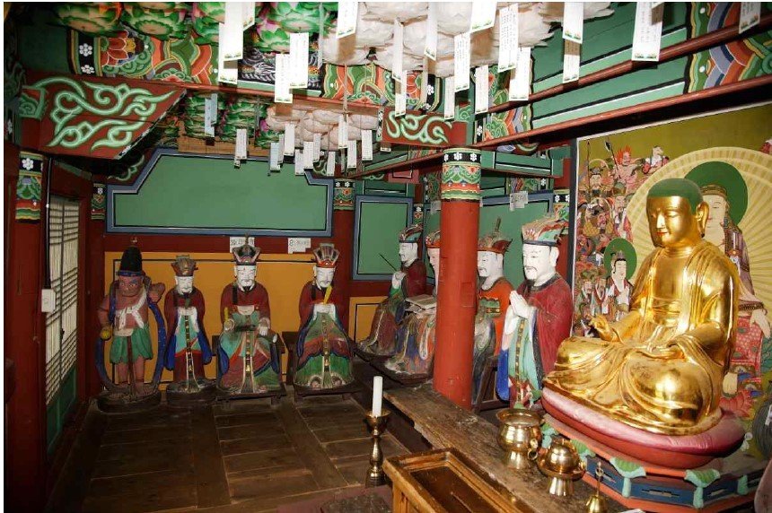 본문 이미지 - '창녕 관룡사 목조지장보살삼존상 및 시왕상 일괄' 배치 모습. (문화재청 제공)  