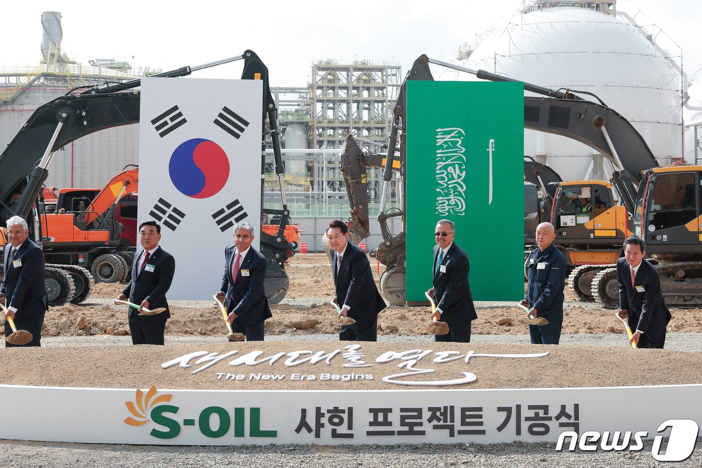 본문 이미지 -  9일 울산 온산국가산업단지에서 에쓰오일(S-OIL) '샤힌(Shaheen) 프로젝트' 기공식이 진행되고 있다. 샤힌 프로젝트는 에쓰오일이 추진하는 9조2580억 원 규모의 국내 최대 석유화학 프로젝트다. (대통령실 제공) 2023.3.9/뉴스1 ⓒ News1 오대일 기자