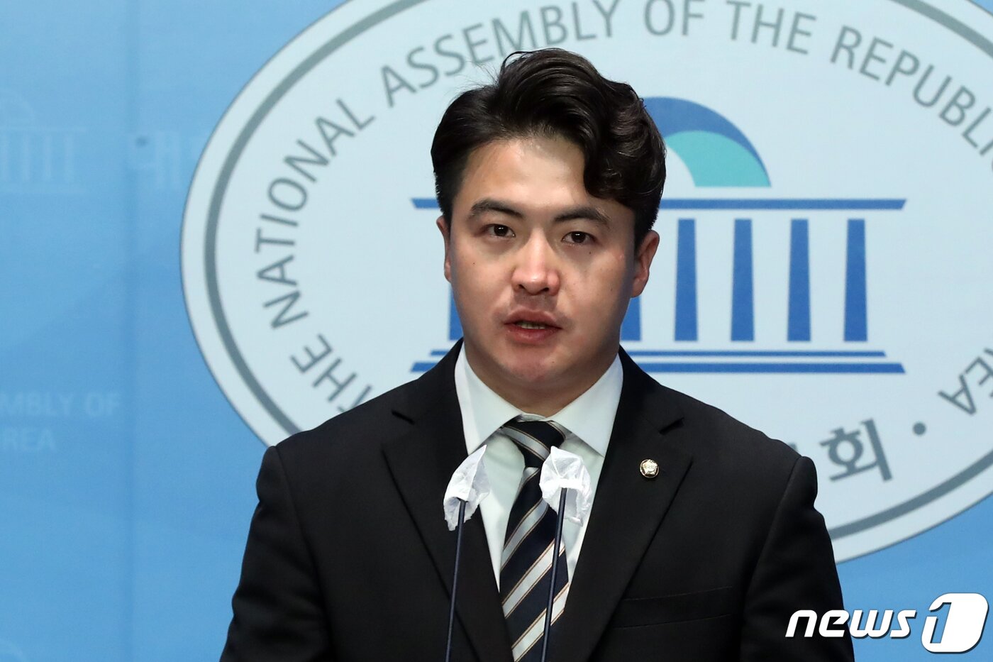 본문 이미지 - 오영환 더불어민주당 의원이 10일 오전 서울 여의도 국회 소통관에서 제22대 총선 관련 기자회견을 하고 있다. 2023.4.10/뉴스1 ⓒ News1 황기선 기자