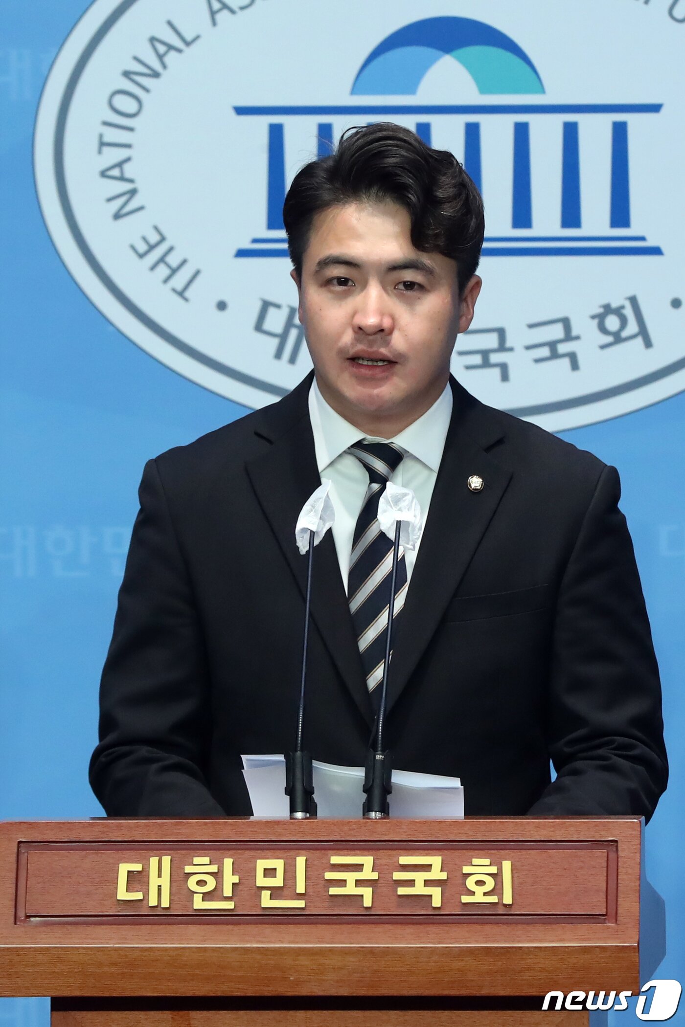 본문 이미지 - 오영환 더불어민주당 의원이 10일 오전 서울 여의도 국회 소통관에서 제22대 총선 관련 기자회견을 하고 있다.  2023.4.10/뉴스1 ⓒ News1 황기선 기자