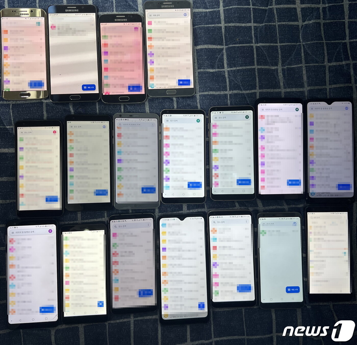 본문 이미지 - 모텔에서 발견된 일반 휴대전화 중계기.(부산경찰청 제공)