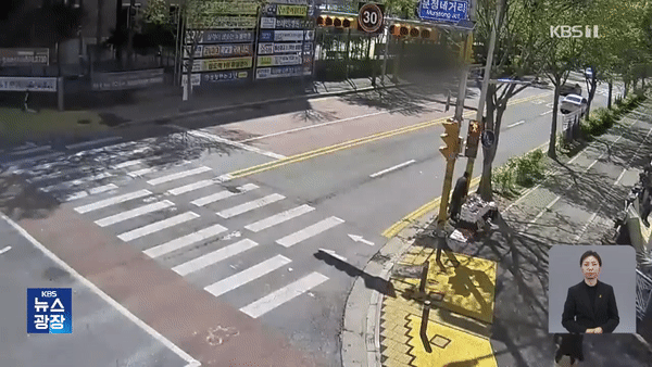 본문 이미지 - 만취 운전자가 중앙선을 넘어 초등학생 4명을 덮친 사고. (KBS)