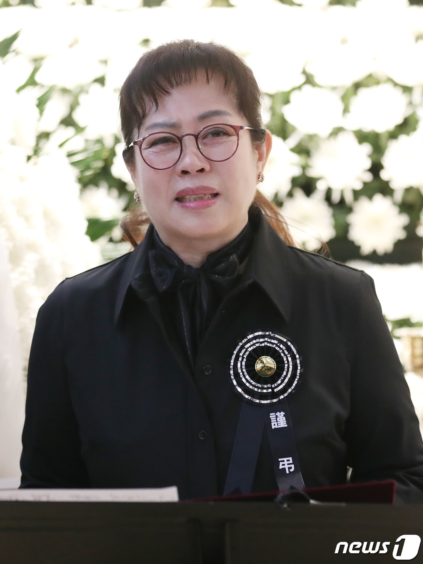 본문 이미지 - 11일 오전 서울 동작구 중앙대학교병원 장례식장에서 엄수된 고(故) 현미의 영결식에서 이연자 대한가수협회장이 조사를 하고 있다. (공동취재) ⓒ News1 권현진 기자