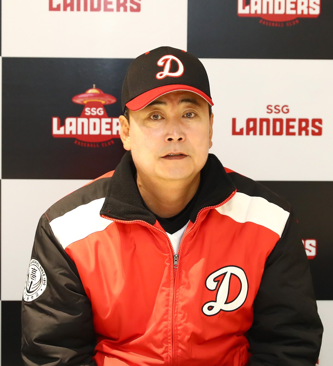 본문 이미지 -  덕수고 정윤진 감독.(SSG 랜더스 제공)