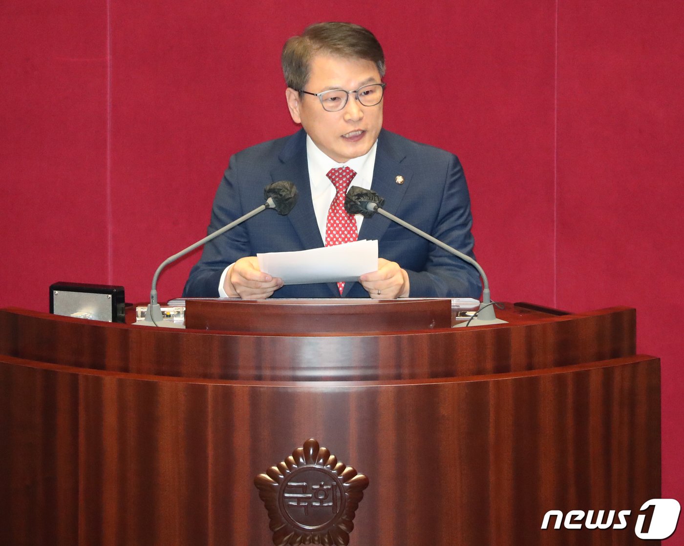 본문 이미지 - 이종성 국민의힘 의원이 12일 오후 서울 여의도 국회에서 열린 제405회국회(임시회) 제3차 국회의원 선거제도 개선에 관한 결의안 심사를 위한 전원위원회에서 발언을 하고 있다. 2023.4.12/뉴스1 ⓒ News1 송원영 기자