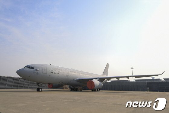 본문 이미지 - 공군 다목적 공중급유수송기 KC-330 시그너스. (공군 제공) 2023.4.13/뉴스1