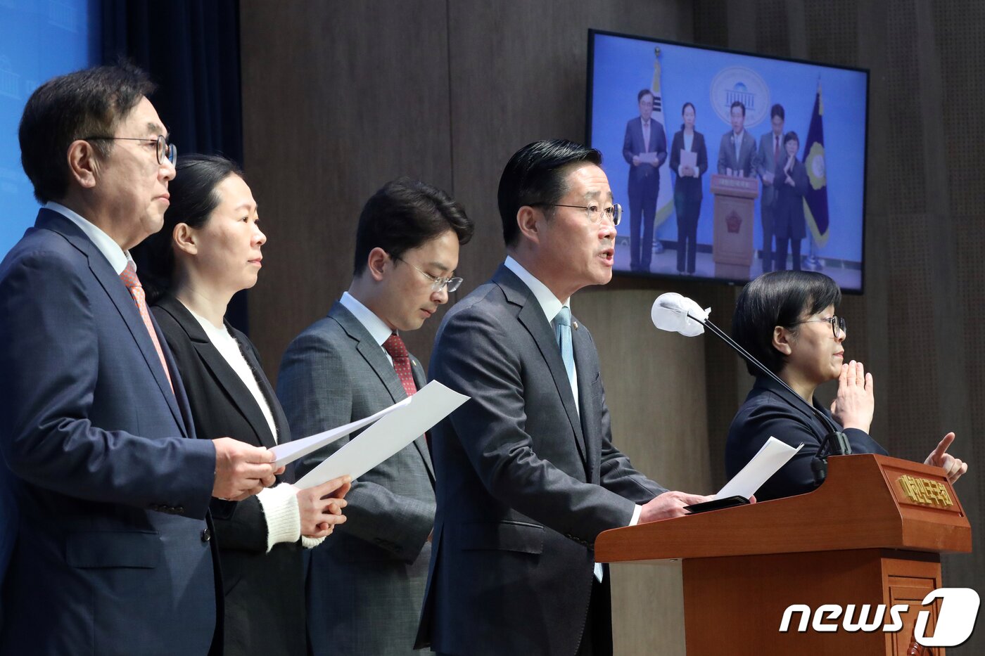 본문 이미지 - 이태규 국민의힘 국회교육위원회 간사가 14일 오전 서울 여의도 국회 소통관에서 더불어민주당의 '정순신 청문회' 일방적 개최를 규탄하고 있다. 2023.4.14/뉴스1 ⓒ News1 황기선 기자