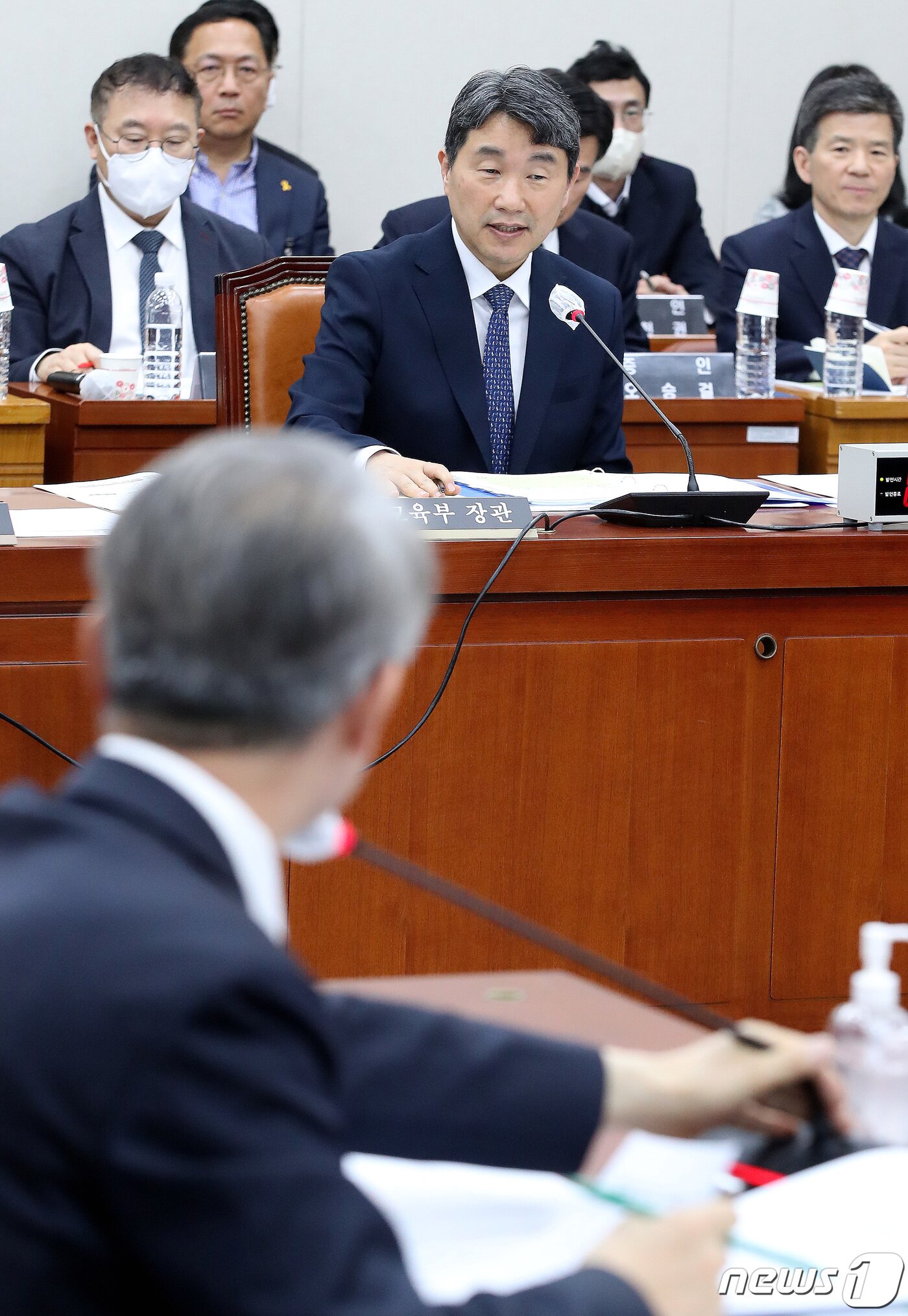 본문 이미지 - 이주호 사회부총리 겸 교육부 장관이 14일 오전 서울 여의도 국회 교육위원회에서 열린 정순신 자녀 학교폭력 진상조사 및 학교폭력 대책 수립을 위한 청문회서 의원들의 질의에 답하고 있다.2023.4.14/뉴스1 ⓒ News1 임세영 기자