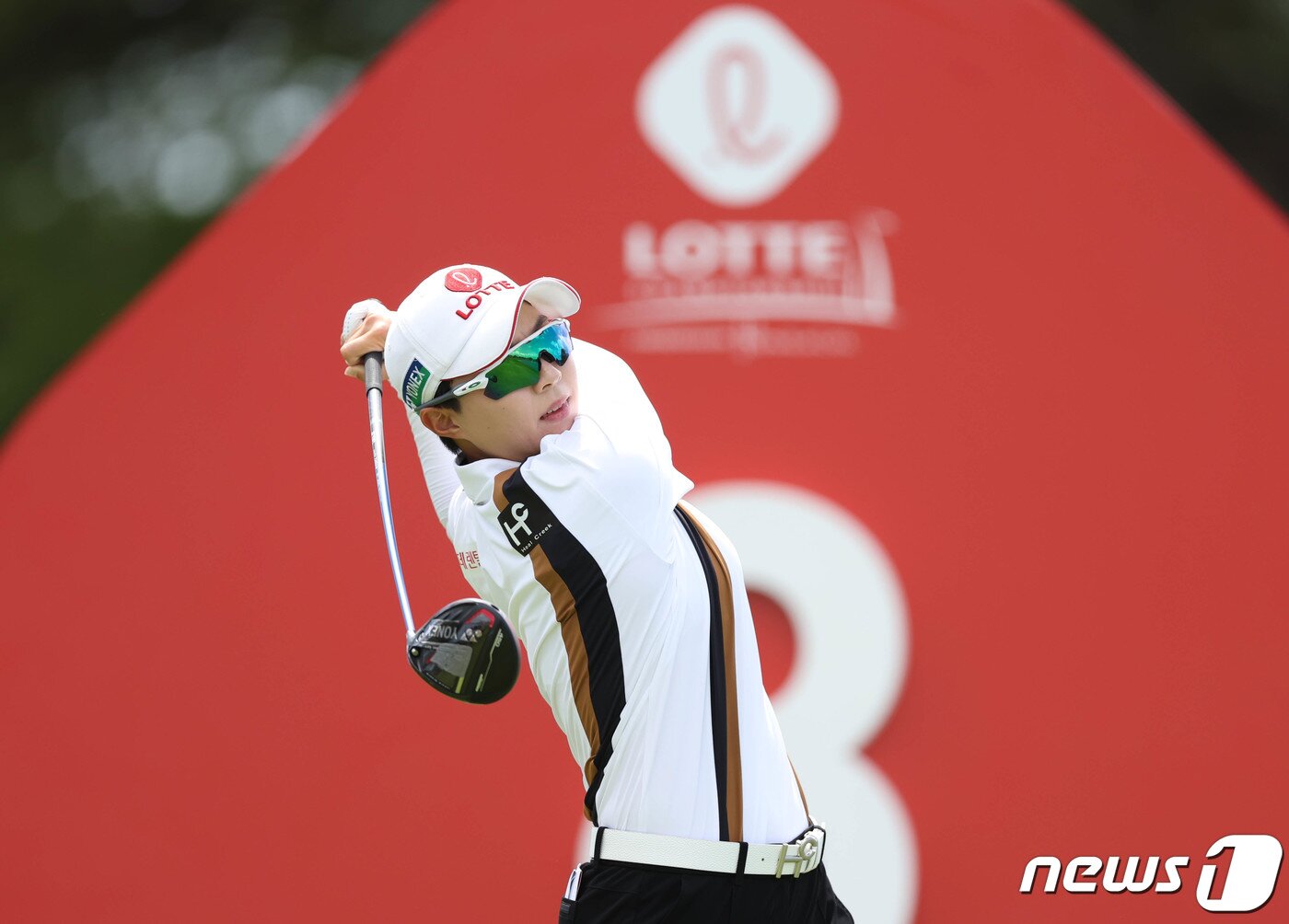 본문 이미지 - 김효주가 13일(현지시간) 하와이 오하우섬 호아칼레이CC에서 열린 LPGA투어 '2023 롯데 챔피언십' 2라운드 8번 홀에서 티샷을 하고 있다. (대홍기획 제공) 2023.4.14/뉴스1