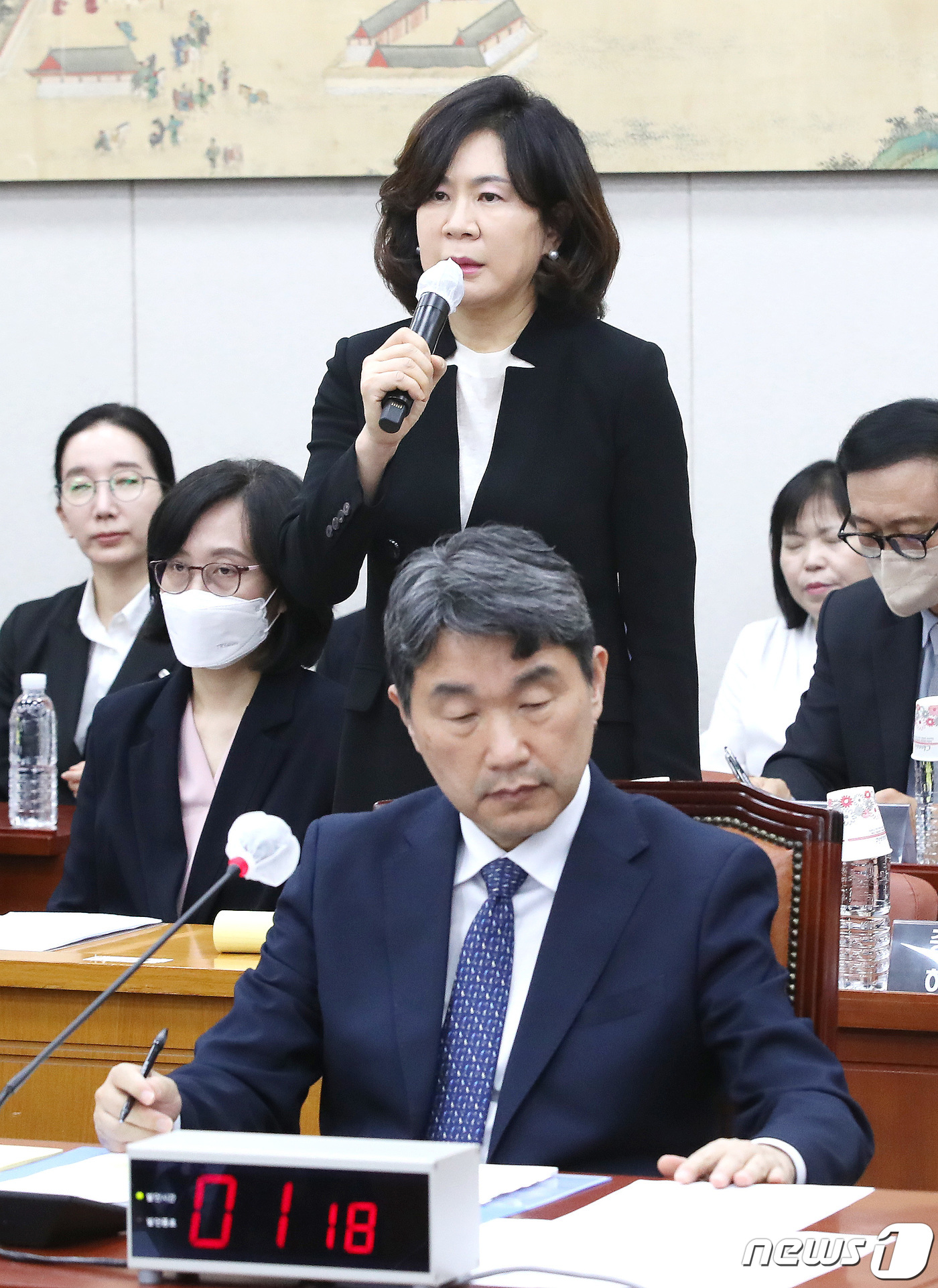 (서울=뉴스1) 임세영 기자 = 고은정 반포고등학교 교장이 14일 오후 서울 여의도 국회 교육위원회에서 열린 정순신 자녀 학교폭력 진상조사 및 학교폭력 대책 수립을 위한 청문회에서 …