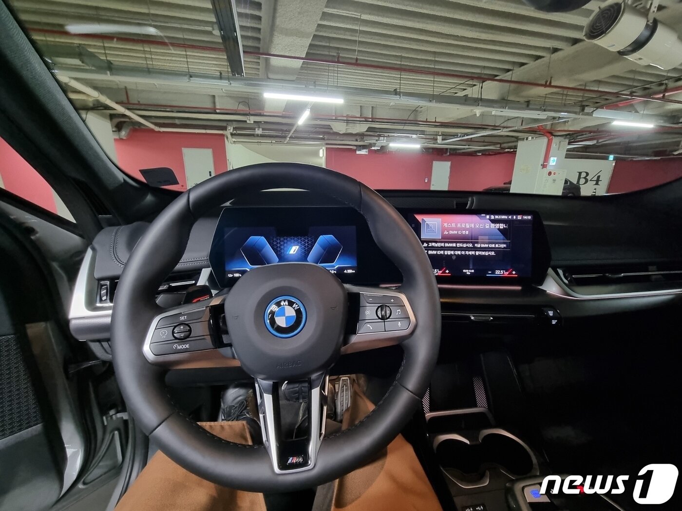 본문 이미지 - BMW iX1 실내 ⓒ News1 이형진 기자