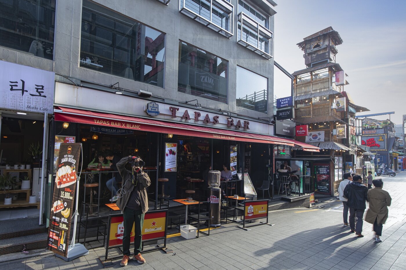 본문 이미지 - 이태원 타파스 바의 외관. 서울관광재단 제공
