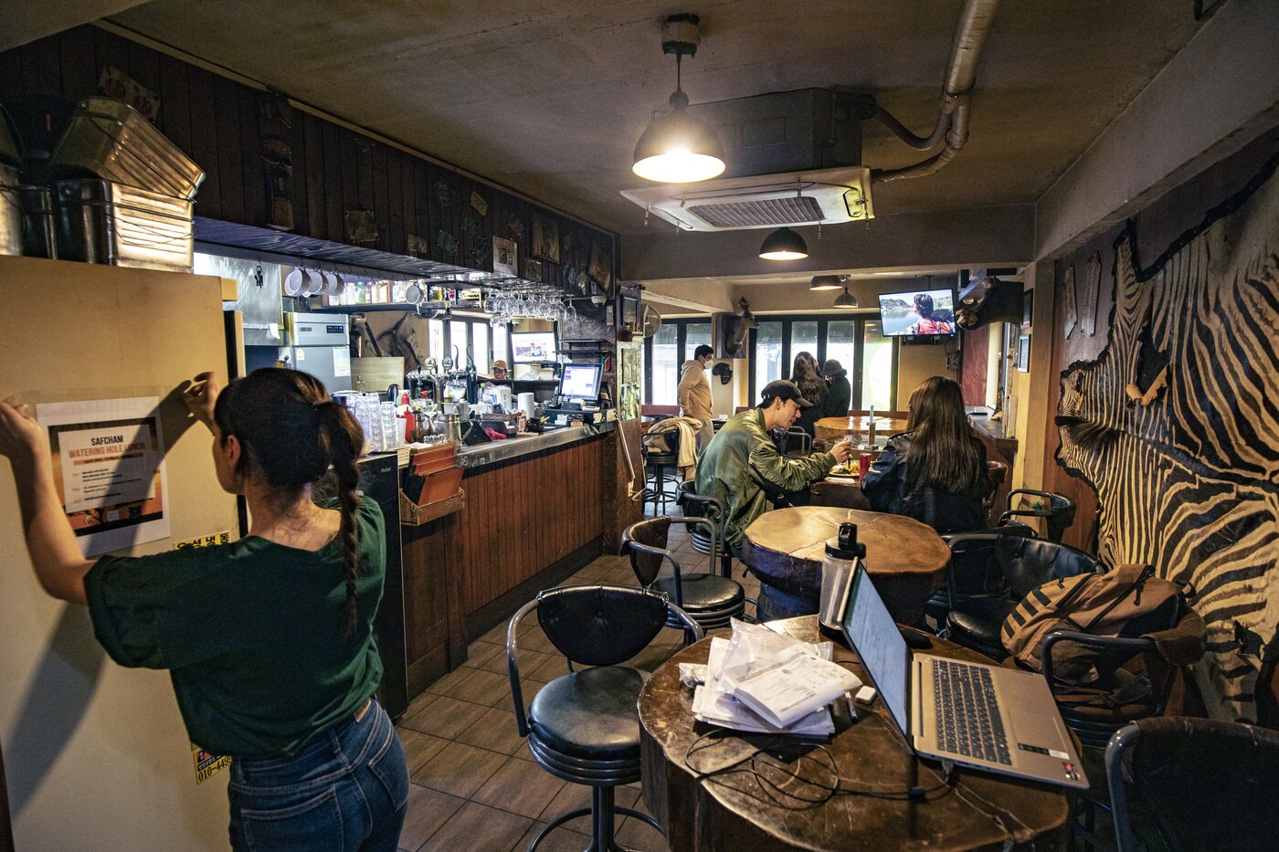 본문 이미지 - 브라이리 퍼블릭 내부 모습. 서울관광재단 제공