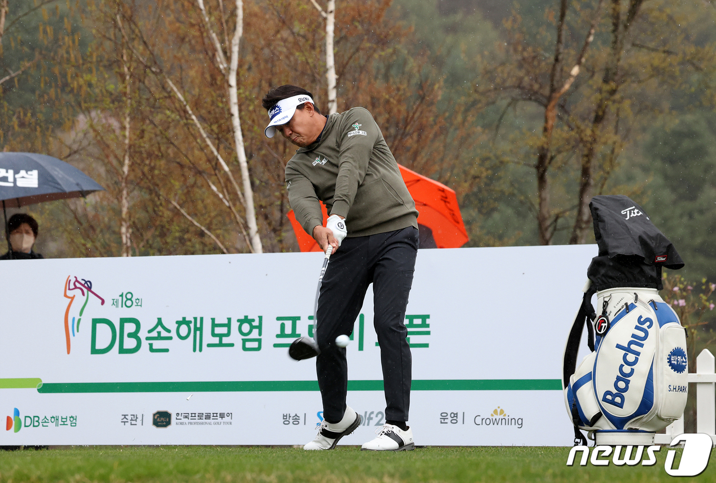(서울=뉴스1) 장수영 기자 = 박상현이 15일 강원도 춘천에 위치한 라비에벨CC 올드코스에서 열린 KPGA 코리안투어 개막전 DB손해보험 프로미 오픈 3라운드 1번홀에서 드라이버 …