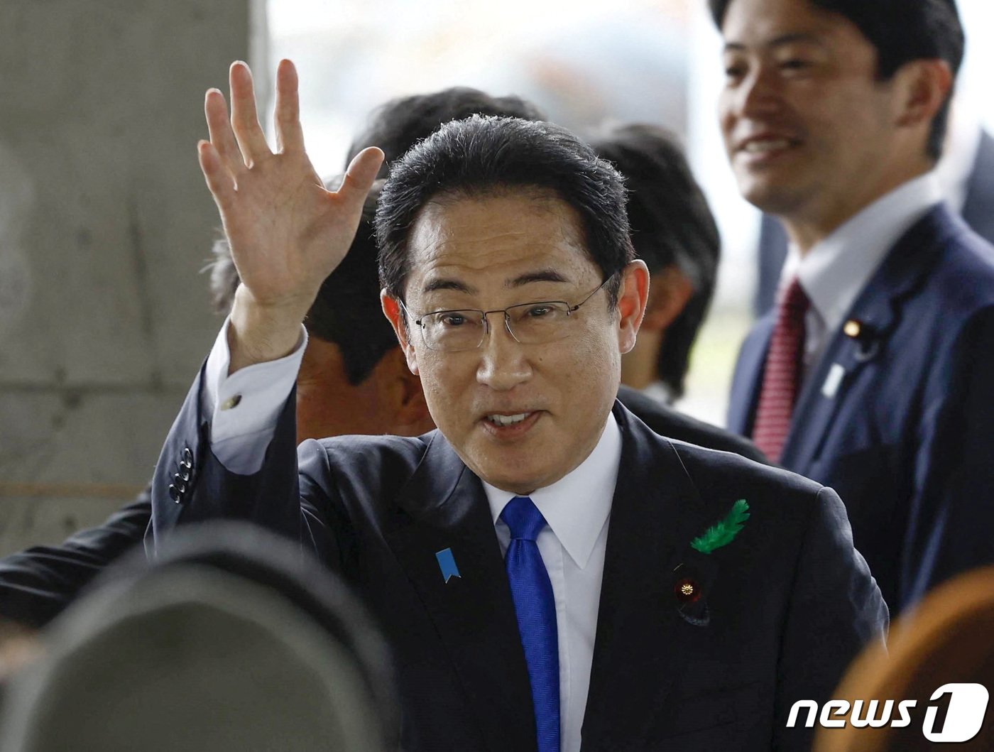 기시다 후미오 일본 총리가 15일 오전 중의원&#40;하원&#41; 보궐선거 지원 연설을 위해 와카야마현 와카야마시의 한 어항에 방문하고 있다. 이곳에서 기시다 총리는 연설 직전 폭발물 공격을 받았으나 무사히 대피했다. ⓒ 로이터=뉴스1 ⓒ News1 강민경 기자