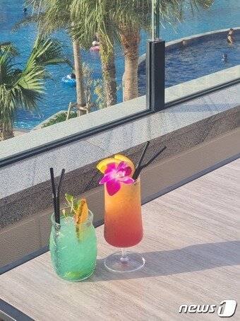 본문 이미지 - 시그니처 칵테일 류큐 모히토, 나시로 선셋 ⓒ News1