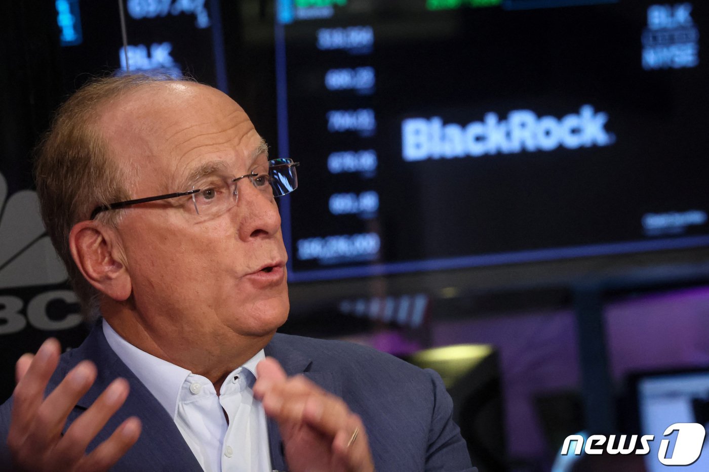 본문 이미지 - 래리 핑크 블랙록 회장이 CNBC와 인터뷰하고 있다. ⓒ 로이터=뉴스1 ⓒ News1 박형기 기자