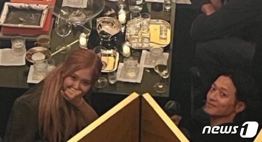 본문 이미지 - 강동원, 로제. (온라인 커뮤니티 갈무리)