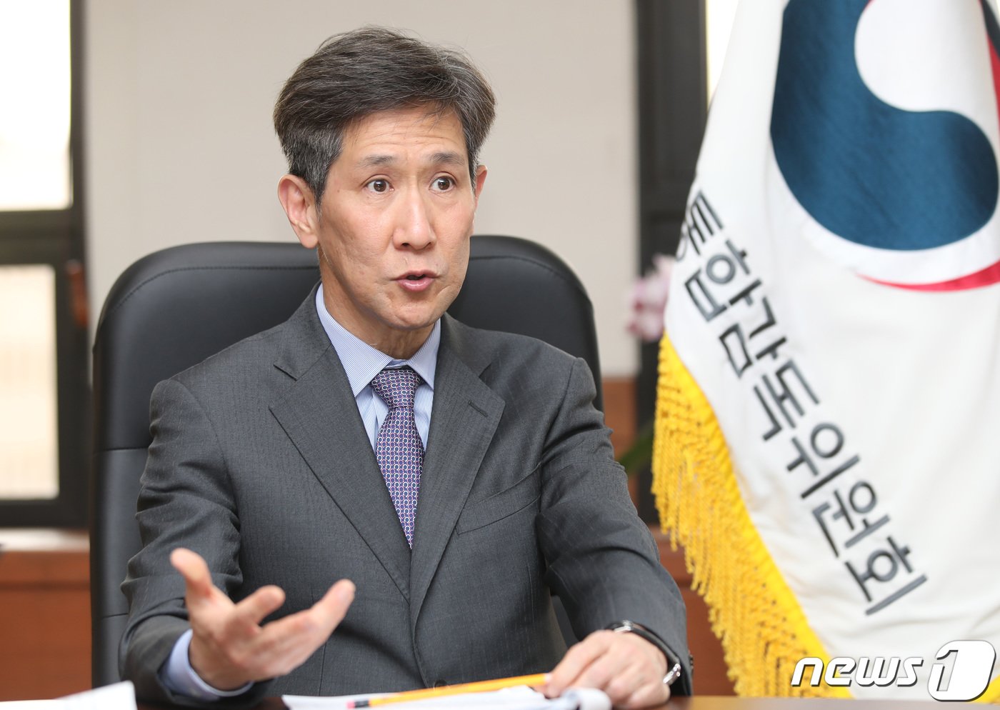 본문 이미지 - 오균 사행산업통합감독위원장이 17일 정부과천청사 집무실에서 뉴스1과 인터뷰하고 있다. 2023.4.17/뉴스1