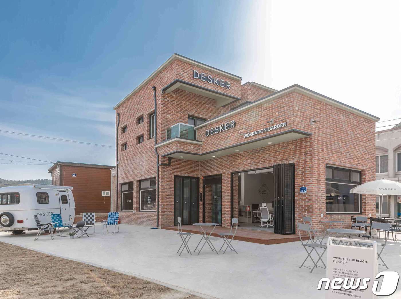 본문 이미지 - 데스커 워케이션 가든 전경(퍼시스 제공) 