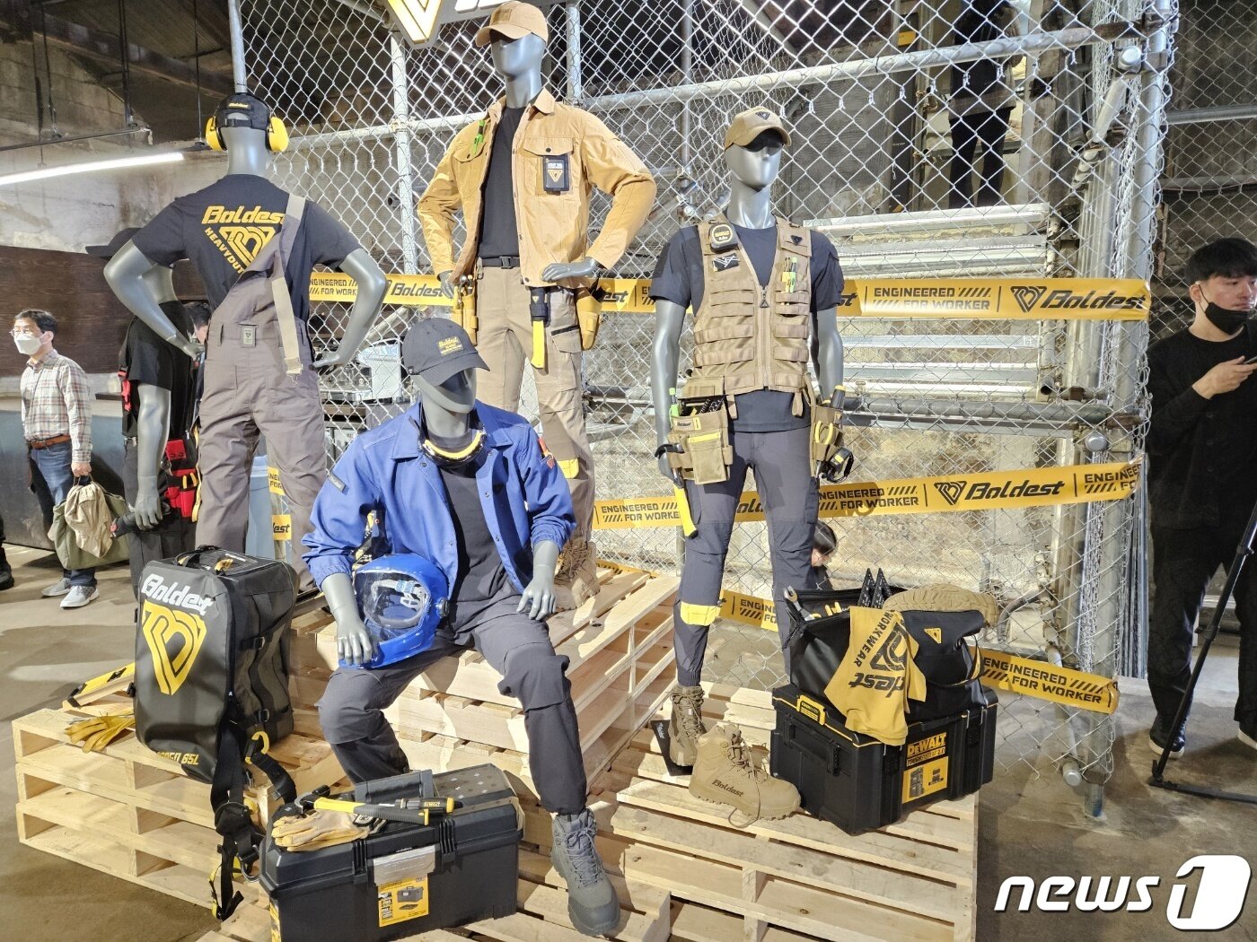 본문 이미지 - 워크웨어 브랜드 볼디스트가 19일 서울 영등포구 문래동에 위치한 복합문화공간 '꼴라보하우스 문래'에서 프레젠테이션을 선보였다.ⓒ 뉴스1/김진희 기자.