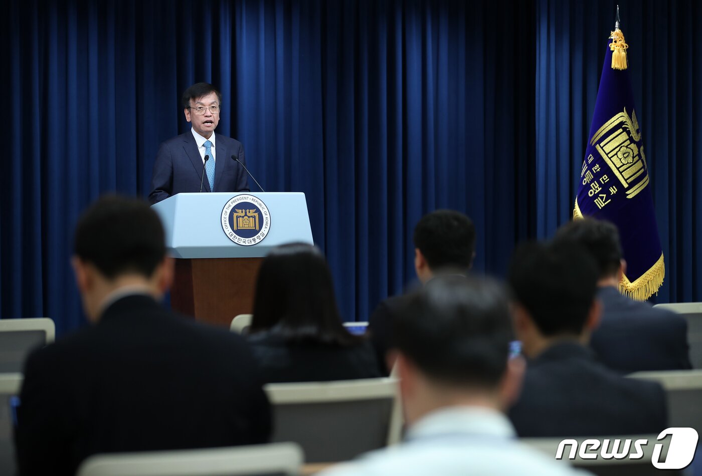 본문 이미지 - 최상목 경제수석이 19일 오후 용산 대통령실 청사에서 미국 순방 관련 브리핑을 하고 있다. 2023.4.19/뉴스1 ⓒ News1 오대일 기자