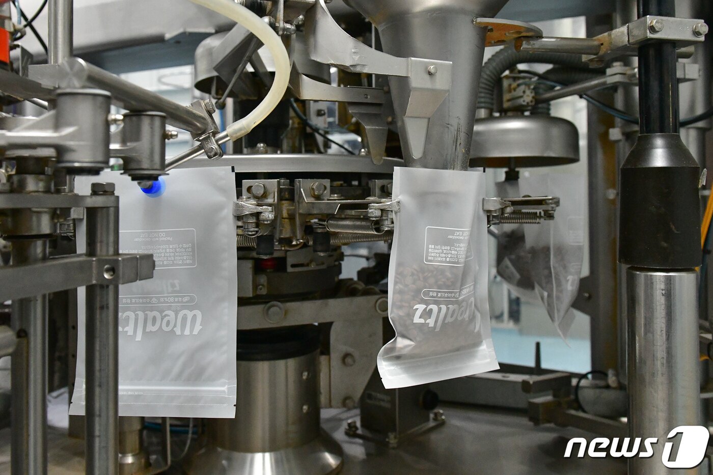 본문 이미지 - 충북 음성 '우리와 펫푸드 키친' 현장(우리와 제공) ⓒ 뉴스1