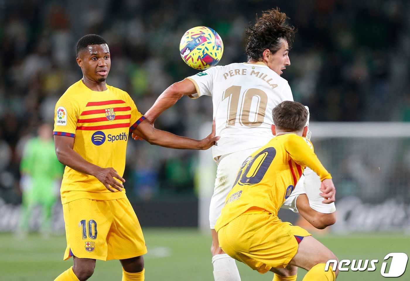 본문 이미지 - 바르셀로나 공격수 안수 파티(왼쪽). ⓒ AFP=뉴스1