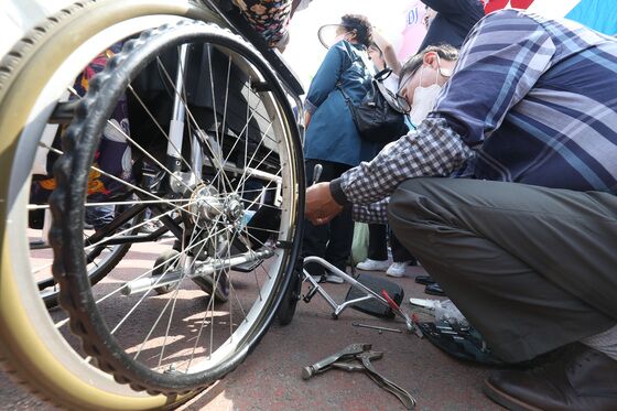 작년 민간 장애인 고용률 3.03%…법정 기준 격차 '역대 최소'