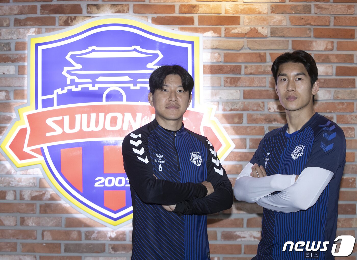 본문 이미지 - 수원FC 박주호&#40;왼쪽&#41;, 이용이 20일 오후 경기 수원시 수원종합운동장에서 뉴스1과 인터뷰를 하고 있다. 2023.4.20/뉴스1 ⓒ News1 신웅수 기자