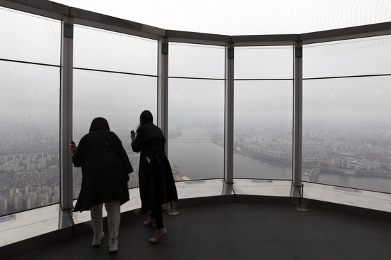 전국 흐리고 곳곳 약한 비…건조한 대기·강풍 주의(종합)
