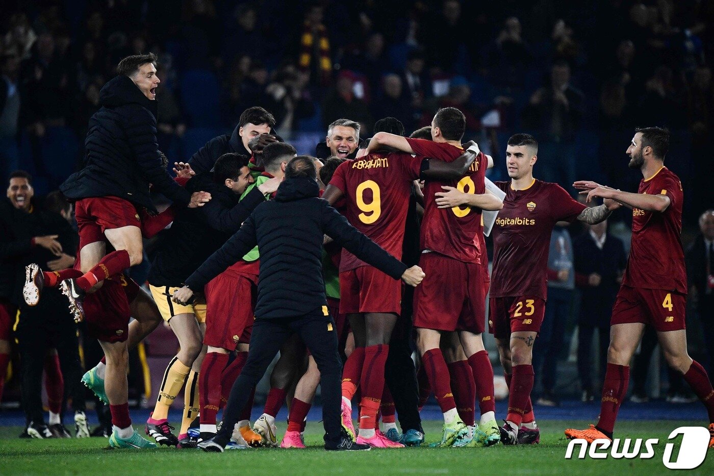 본문 이미지 - UEFA 유로파리그 준결승에 진출한 AS로마. ⓒ AFP=뉴스1
