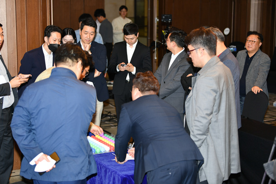 감독 수난 시대?…시즌 중인데 사령탑 4명 V리그 떠났다