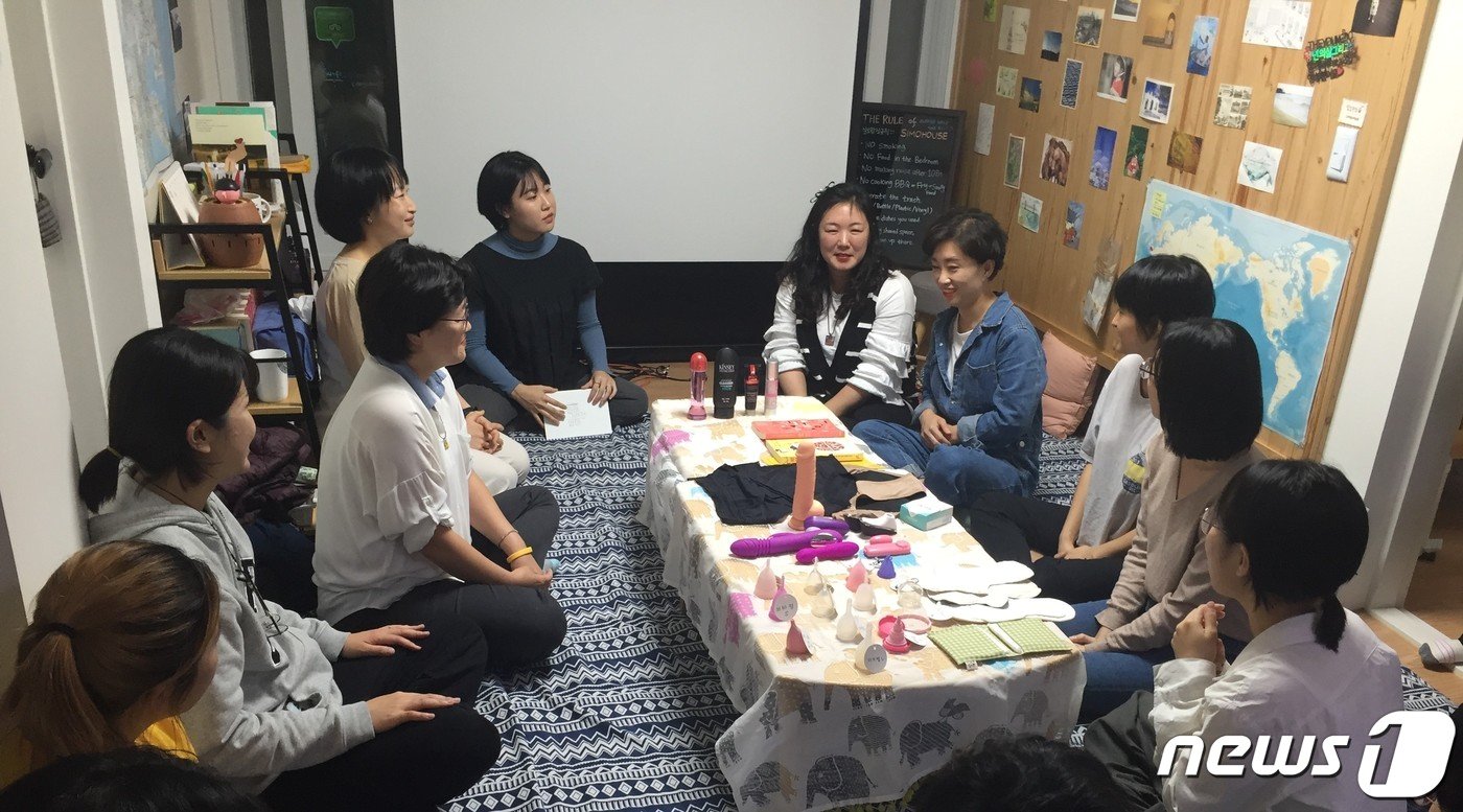 본문 이미지 - 부산 영도구 심오한연구소에서 '심오한영화제'가 열리고 있다. 