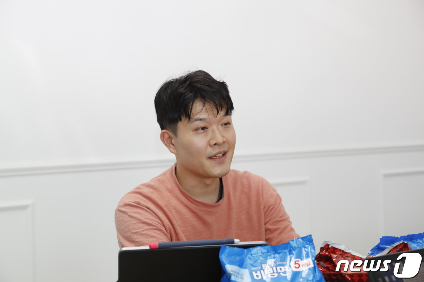 본문 이미지 - 윤인균 팔도 마케팅팀 책임이 지난 3일 서울 서초구 hy 본사에서 <뉴스1>과 인터뷰를 진행하고 있다.(hy 제공)