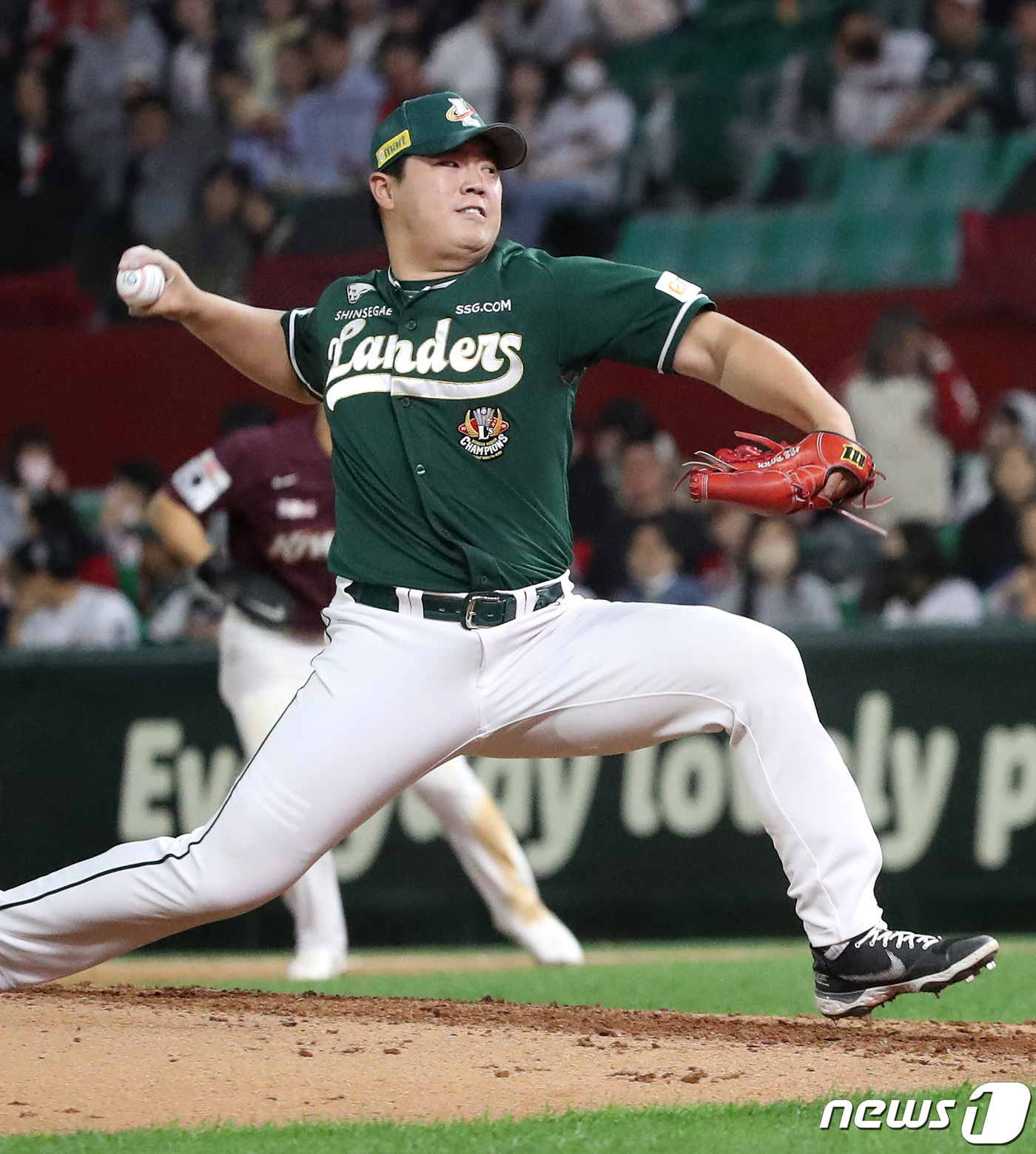 (인천=뉴스1) 구윤성 기자 = 21일 오후 인천 SSG랜더스필드에서 열린 프로야구 '신한은행 SOL 2023 KBO리그' 키움 히어로즈와 SSG 랜더스의 경기에서 키움의 7회초 …