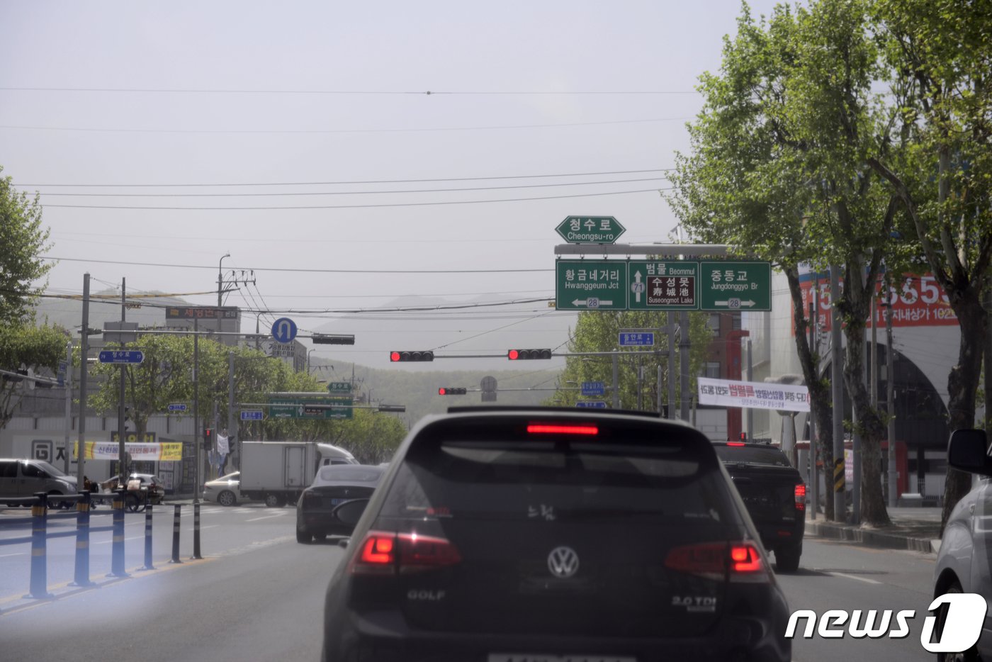 본문 이미지 - 22일 낮 대구 전역이 미세먼지에 뒤덮혀 있다. 2023.4.22/뉴스1 ⓒ News1 이성덕 기자