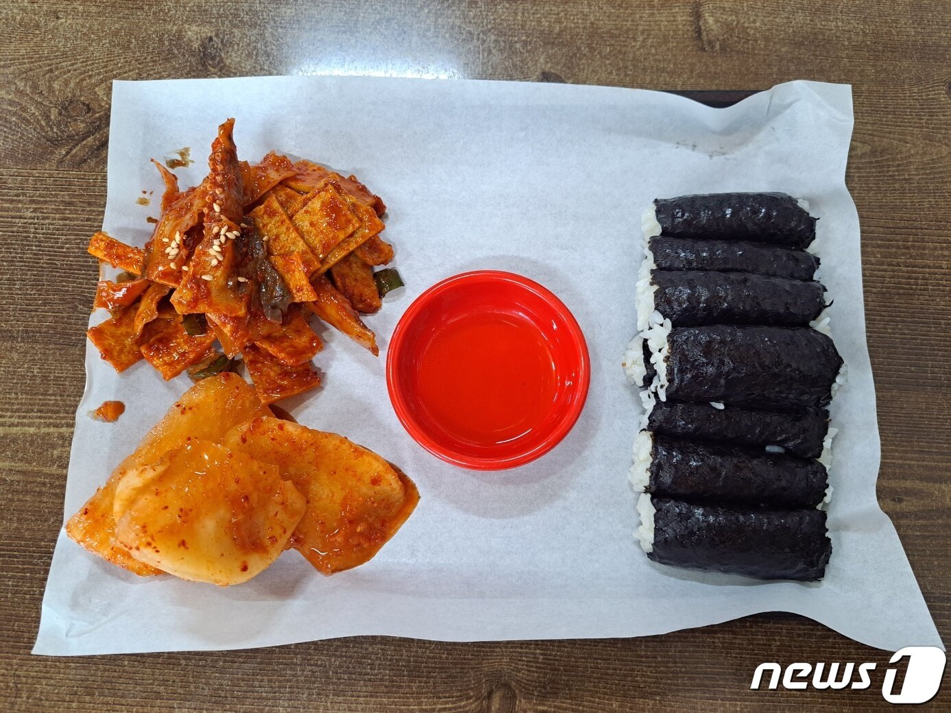 본문 이미지 - 통영의 한 충무김밥 가게에서 판매하는 충무김밥 1인분.ⓒ News1