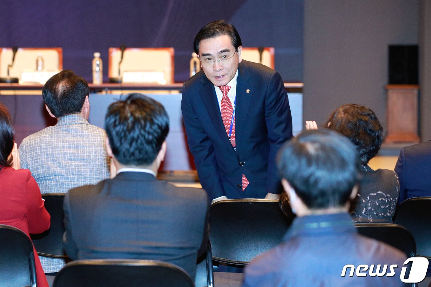 본문 이미지 - 태영호 국민의힘 의원이 24일 오후 서울 중구 프레스센터에서 열린 '북한인권 조사기록의 의미 및 북한인권 인식 제고를 위한 민·관·국제사회의 역할' 토론회에서 인사하고 있다. 2023.4.24/뉴스1 ⓒ News1 안은나 기자