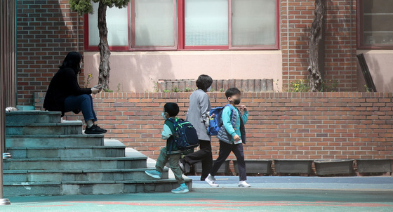 "학생 줄어도 교사는 부족"…매해 감축에 교대생 반발 확산