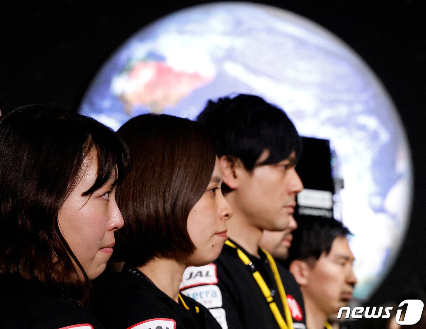 본문 이미지 - 26일(현지시간) 일본 민간 우주기업 '아이스페이스'(ispace)가 독자적으로 개발한 달 착륙선이 달 착륙을 시도했지만, 임무 도중 교신 장애가 발생했다. ⓒ 로이터=뉴스1 ⓒ News1 정윤영 기자